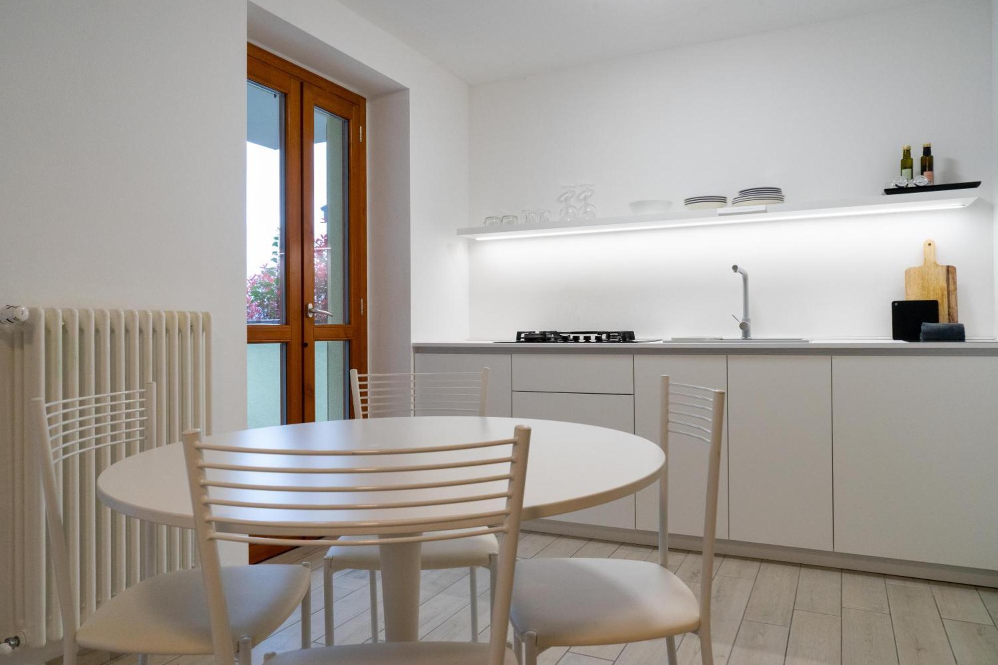 Vista Dolce Isola _ Lakeview Pool, Terrace & Garden Apartment อาร์เจโญ ภายนอก รูปภาพ